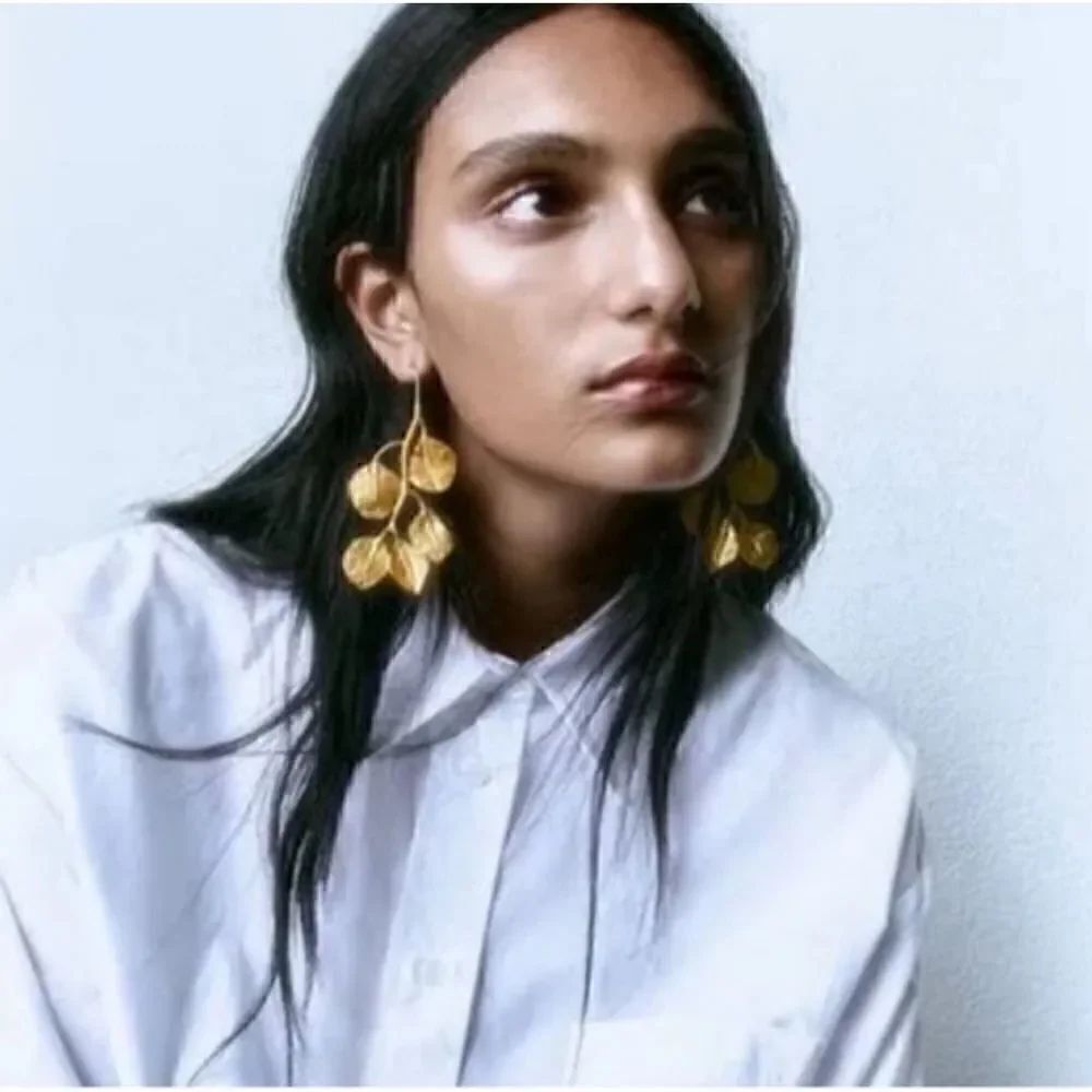 Zara  gold  leaf earrings #577